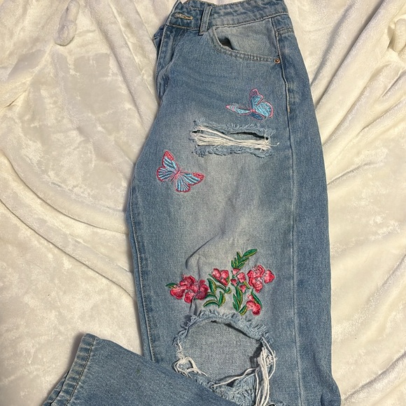 Butterfly and flower ripped jeans - Picture 2 of 4